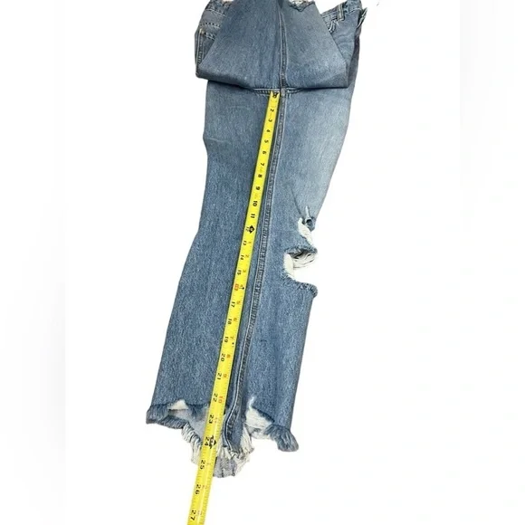 Urban Outfitters BDG Women’s High Rise Raw Hem Distressed Jeans - Picture 12 of 16